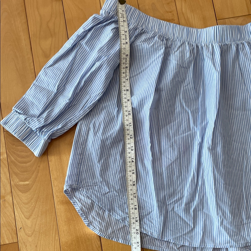 Central Park West Light Blue Off-Shoulder Blouse. M